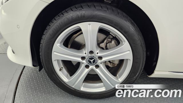 Mercedes-Benz E-Class E220d Avantgarde