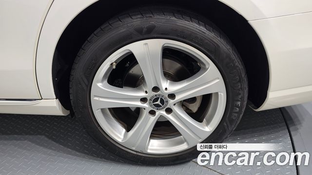 Mercedes-Benz E-Class E220d Avantgarde