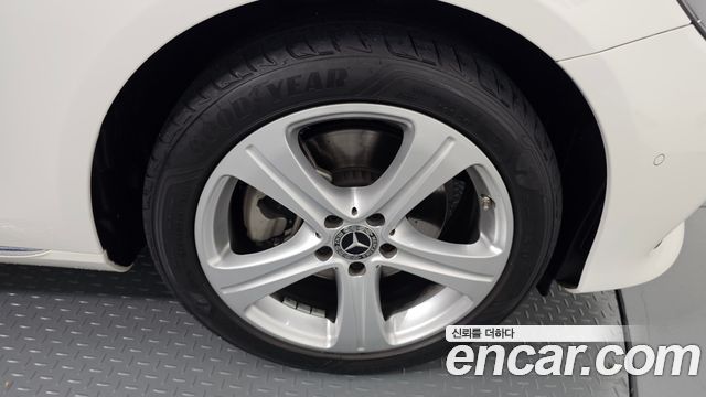 Mercedes-Benz E-Class E220d Avantgarde