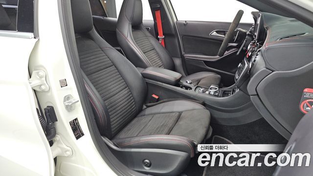 Mercedes-Benz GLA-Class GLA45 AMG 4MATIC