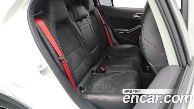 Mercedes-Benz GLA-Class GLA45 AMG 4MATIC