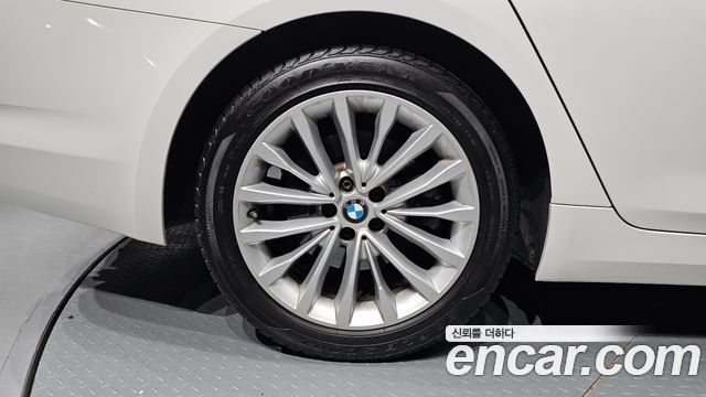 BMW 5-Series 530i xDrive Luxury Plus
