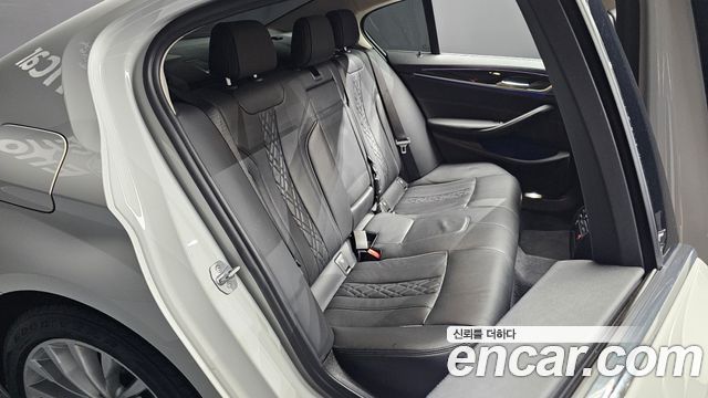 BMW 5-Series 530i xDrive Luxury Plus