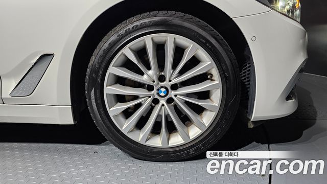 BMW 5-Series 530i xDrive Luxury Plus