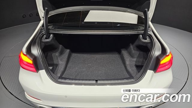BMW 5-Series 530i xDrive Luxury Plus