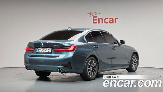 BMW 3-Series 320i