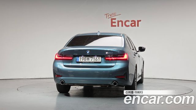BMW 3-Series 320i