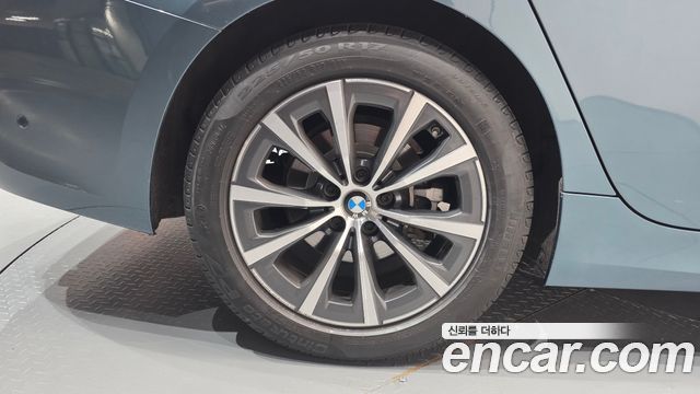 BMW 3-Series 320i