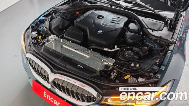 BMW 3-Series 320i