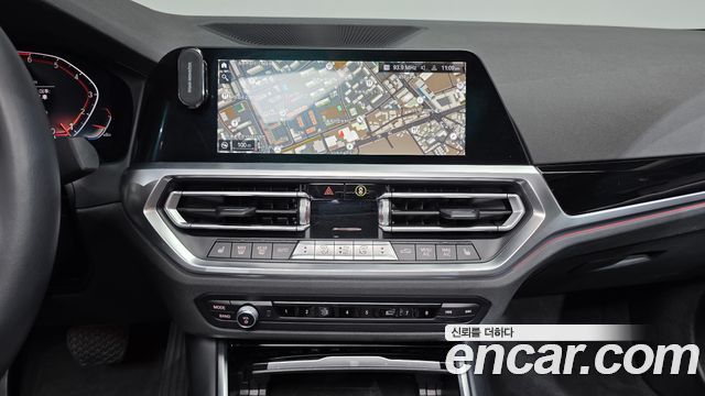 BMW 3-Series 320i