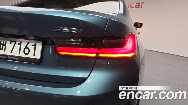 BMW 3-Series 320i