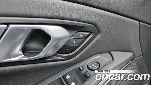 BMW 3-Series 320i