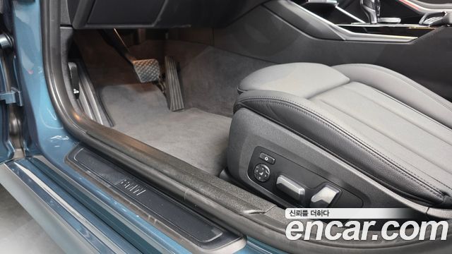 BMW 3-Series 320i