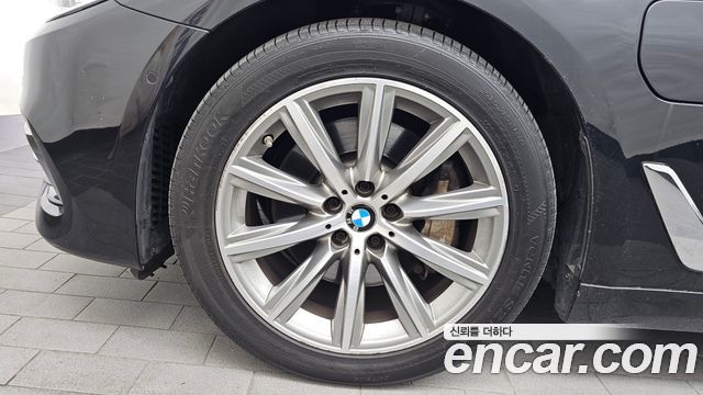 BMW 5-Series 530e Luxury