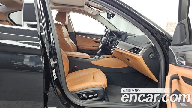 BMW 5-Series 530e Luxury