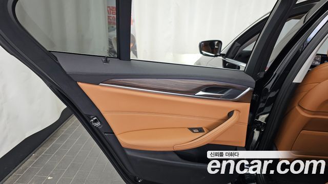 BMW 5-Series 530e Luxury