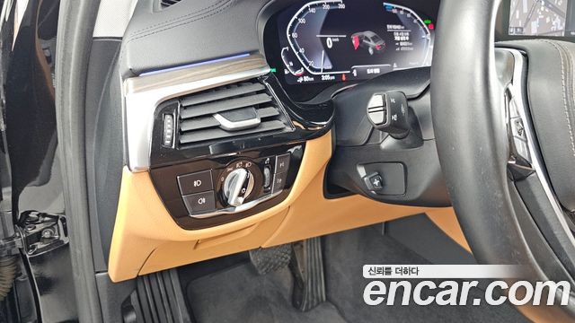 BMW 5-Series 530e Luxury