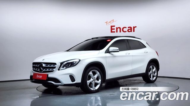 Mercedes-Benz GLA-Class GLA220