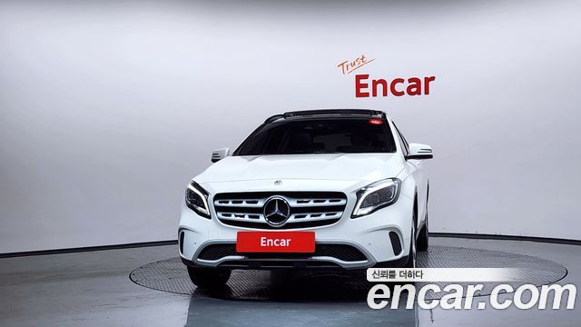 Mercedes-Benz GLA-Class GLA220