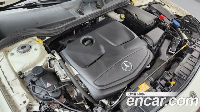 Mercedes-Benz GLA-Class GLA220