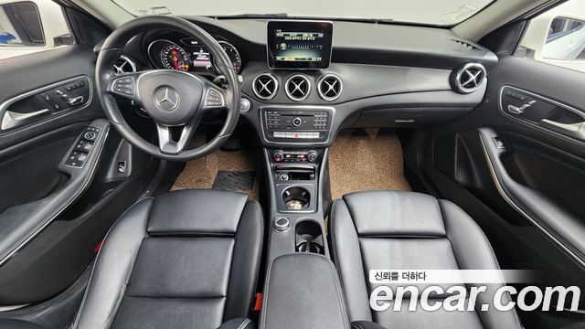 Mercedes-Benz GLA-Class GLA220