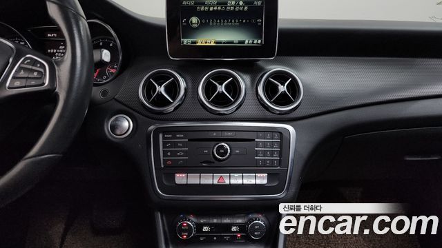 Mercedes-Benz GLA-Class GLA220