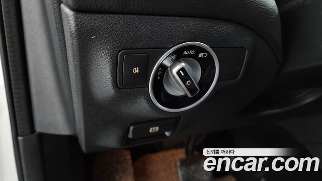 Mercedes-Benz GLA-Class GLA220