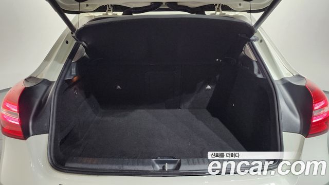 Mercedes-Benz GLA-Class GLA220