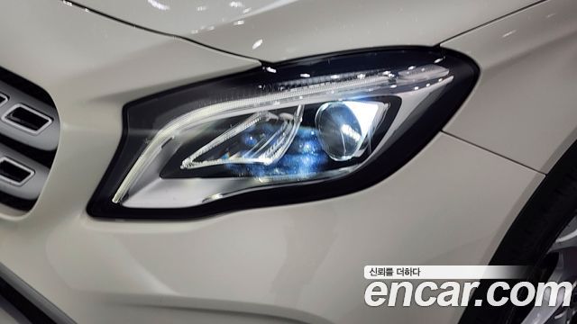Mercedes-Benz GLA-Class GLA220