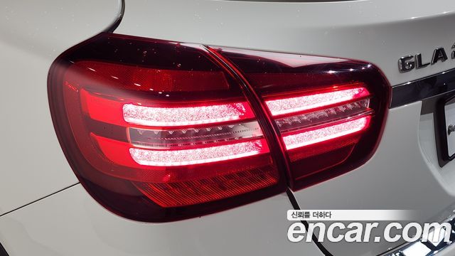 Mercedes-Benz GLA-Class GLA220