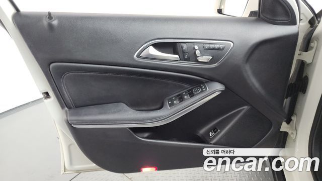 Mercedes-Benz GLA-Class GLA220