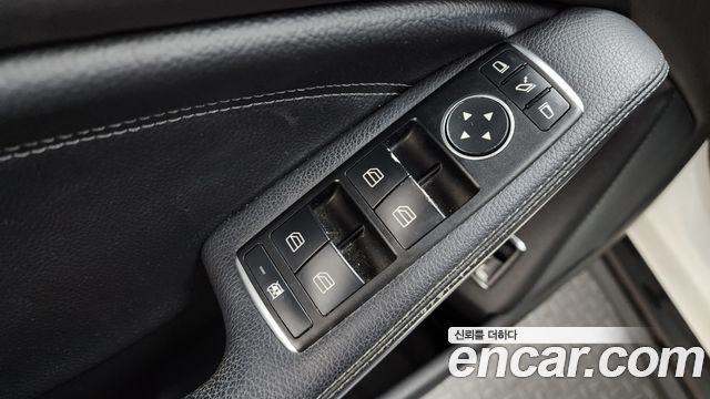 Mercedes-Benz GLA-Class GLA220
