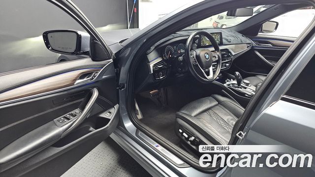 BMW 5-Series 530i xDrive M Sport Package Plus