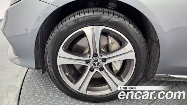 Mercedes-Benz E-Class E300 Avantgarde