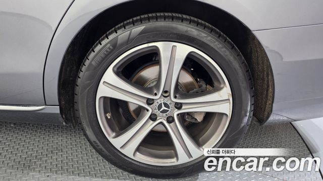 Mercedes-Benz E-Class E300 Avantgarde