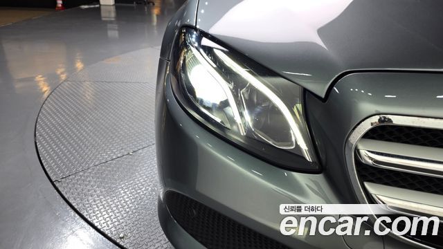 Mercedes-Benz E-Class E300 Avantgarde