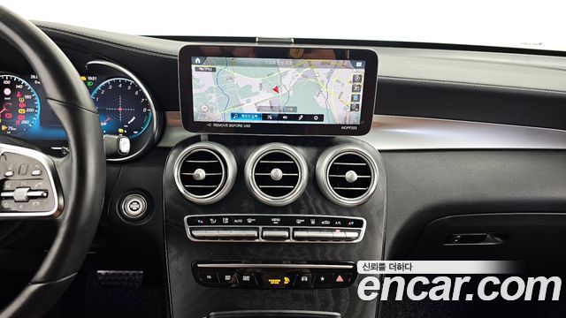 Mercedes-Benz GLC-Class GLC300e 4MATIC Coupe Premium package