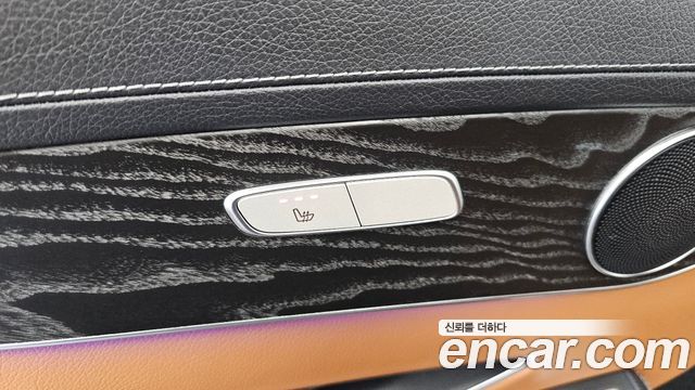 Mercedes-Benz GLC-Class GLC300e 4MATIC Coupe Premium package