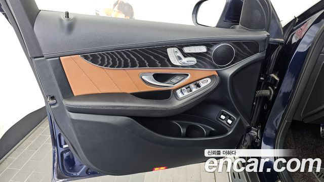 Mercedes-Benz GLC-Class GLC300e 4MATIC Coupe Premium package
