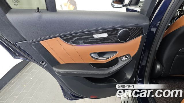 Mercedes-Benz GLC-Class GLC300e 4MATIC Coupe Premium package