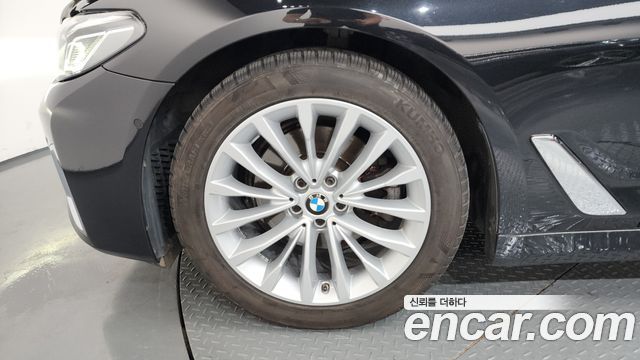 BMW 5-Series 520i Luxury