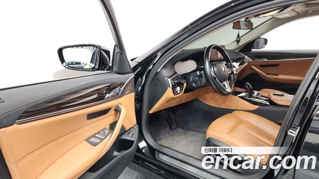BMW 5-Series 520i Luxury