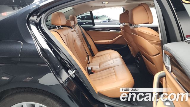 BMW 5-Series 520i Luxury