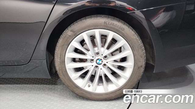 BMW 5-Series 520i Luxury