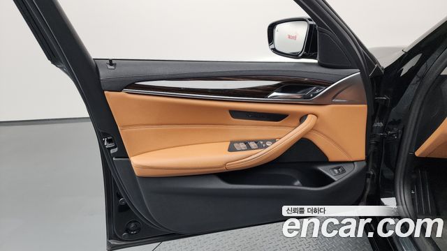 BMW 5-Series 520i Luxury