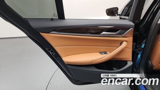 BMW 5-Series 520i Luxury