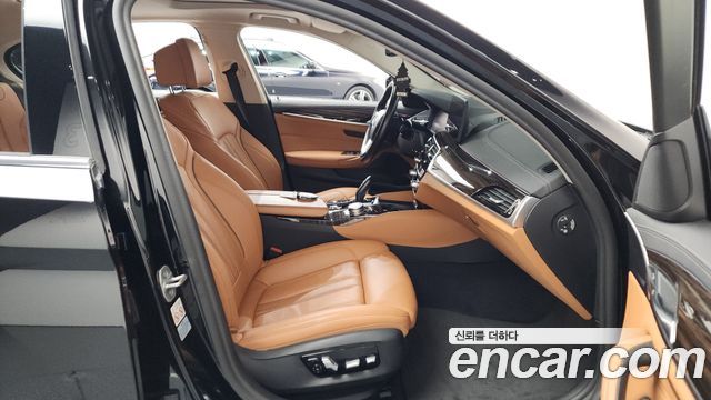 BMW 5-Series 520i Luxury