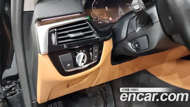 BMW 5-Series 520i Luxury