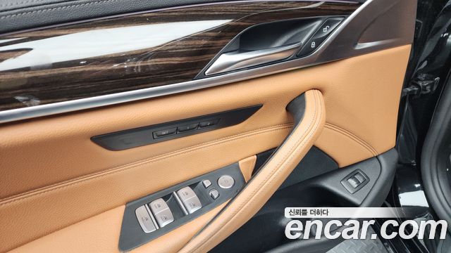 BMW 5-Series 520i Luxury
