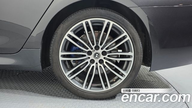 BMW 5-Series 530i M Sport Package Plus